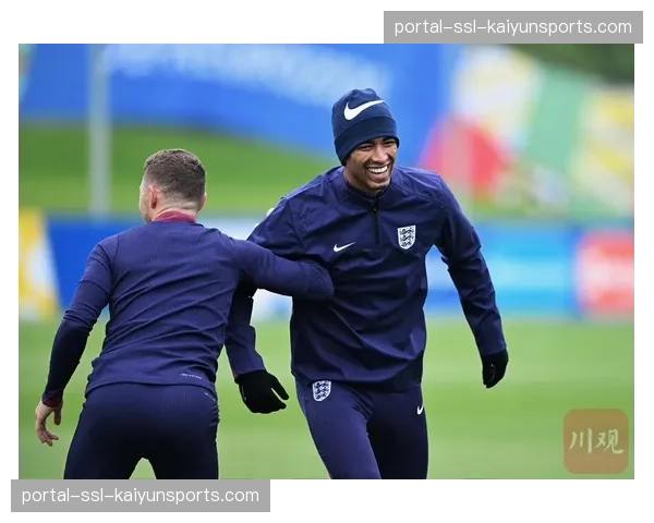 英格兰队集结，贝林厄姆因轻伤单独进行恢复性训练