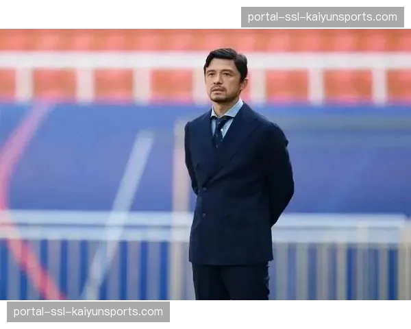 特写：谢晖回归长春亚泰首秀，在教练席指挥的90分钟